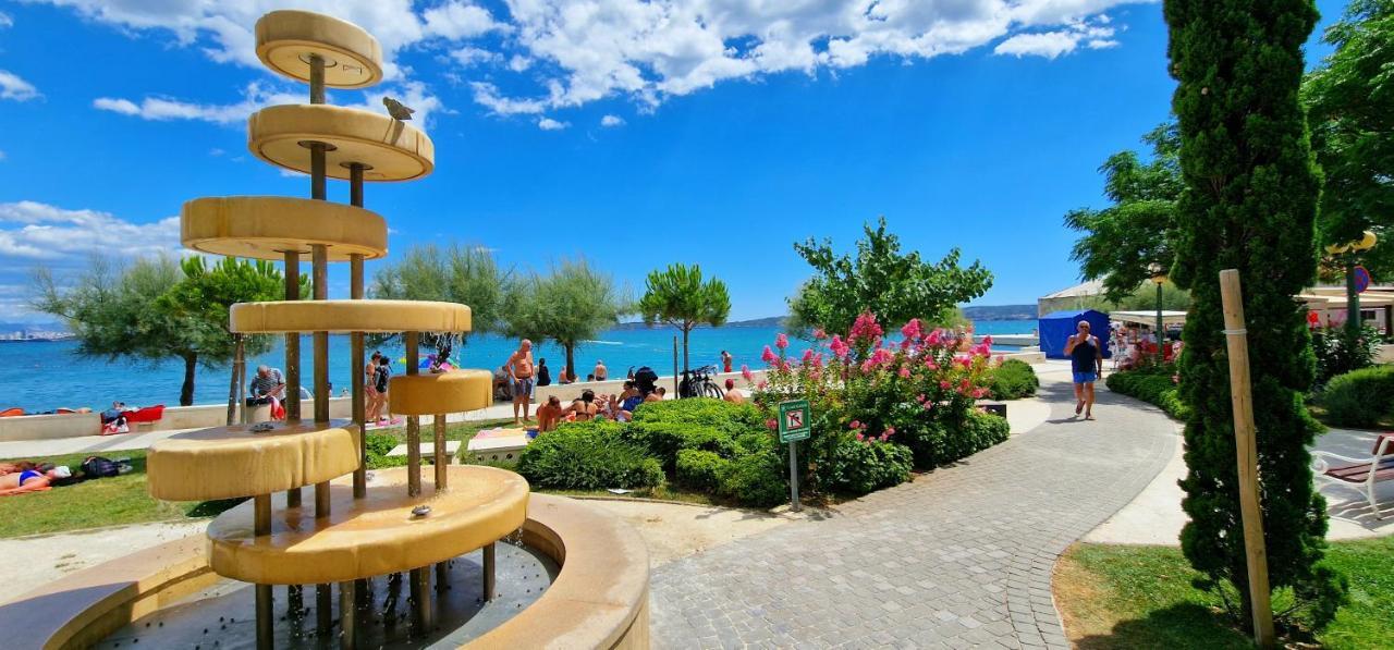 Sunny Holiday House With Pool Kastela Exterior photo