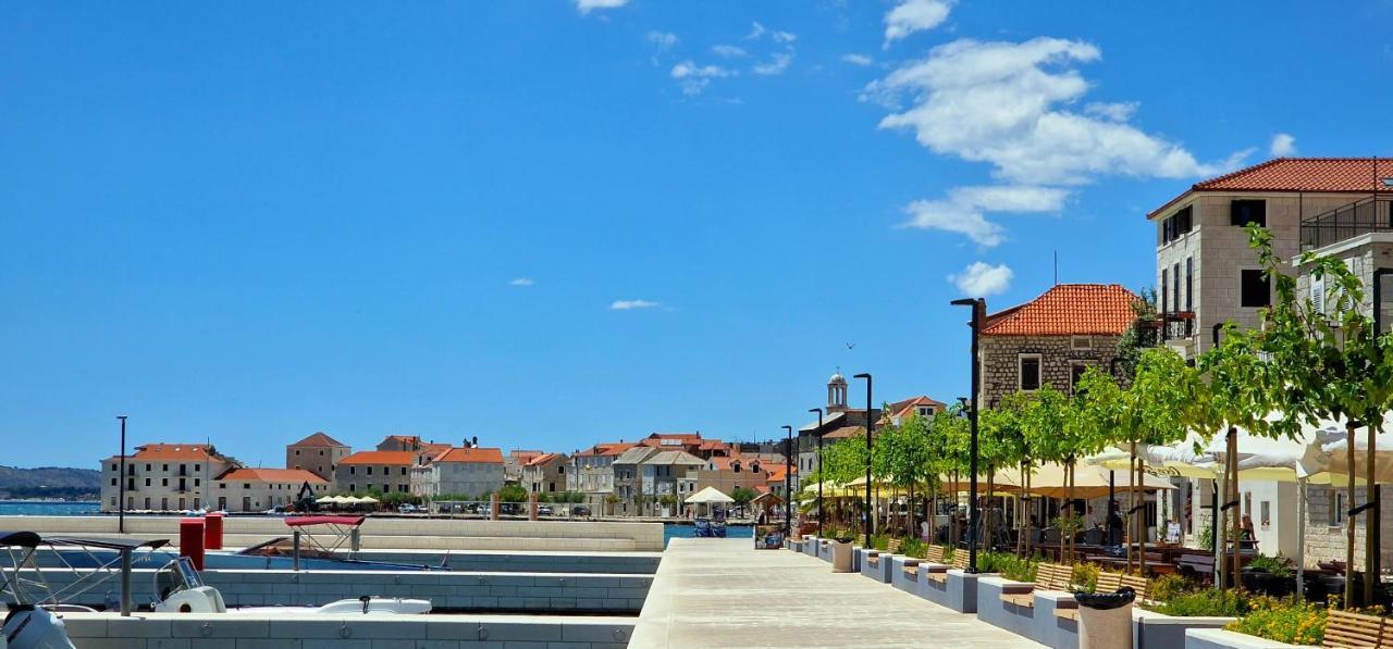 Sunny Holiday House With Pool Kastela Exterior photo