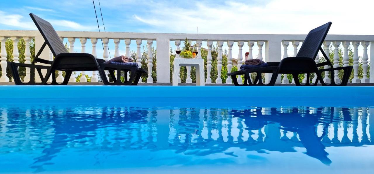 Sunny Holiday House With Pool Kastela Exterior photo