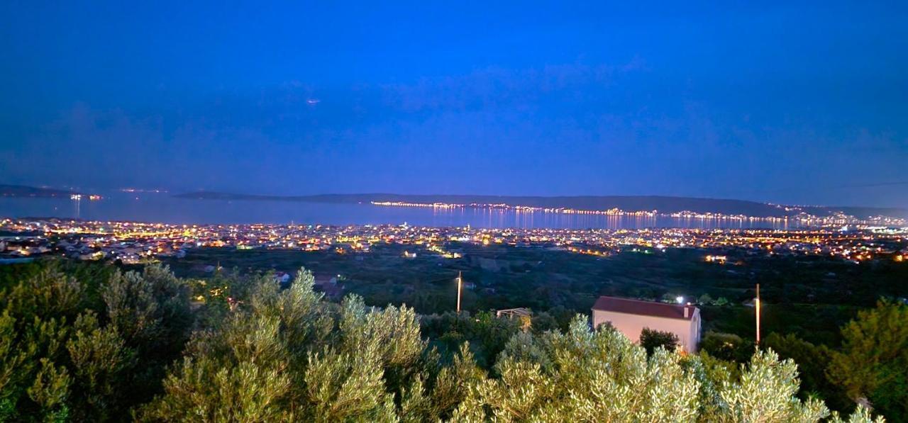 Sunny Holiday House With Pool Kastela Exterior photo