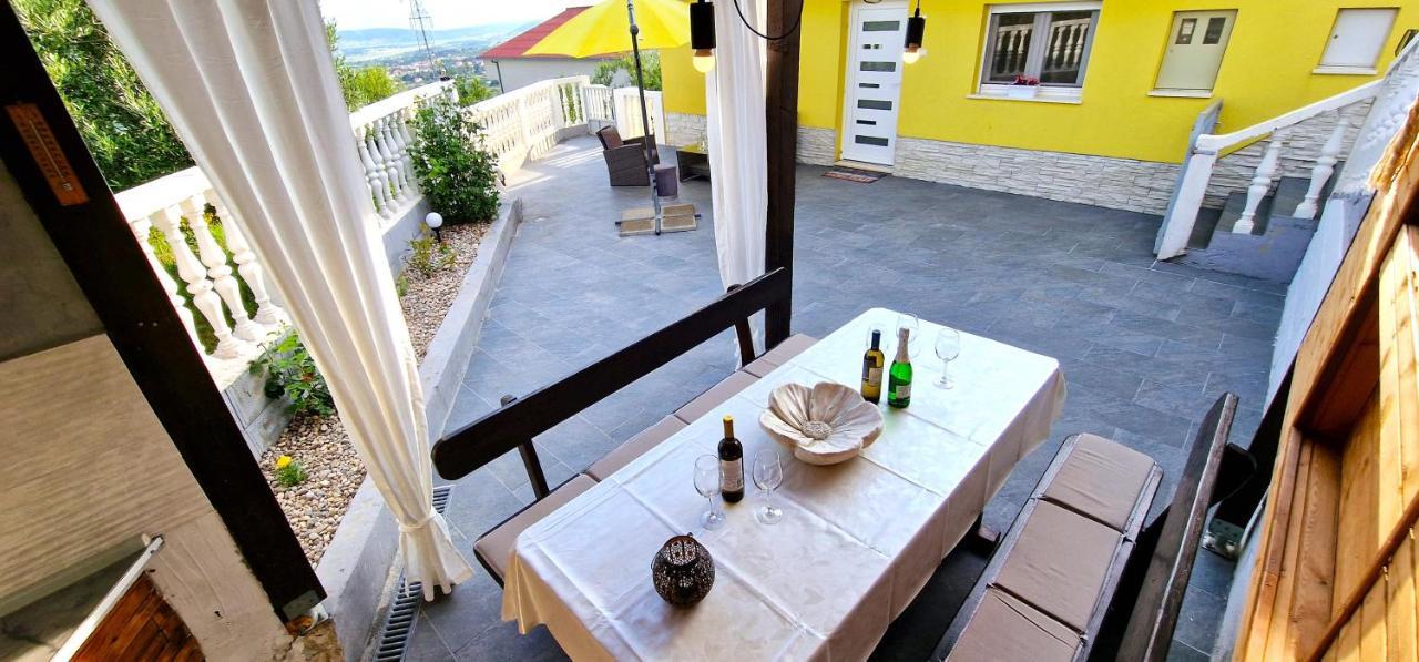 Sunny Holiday House With Pool Kastela Exterior photo