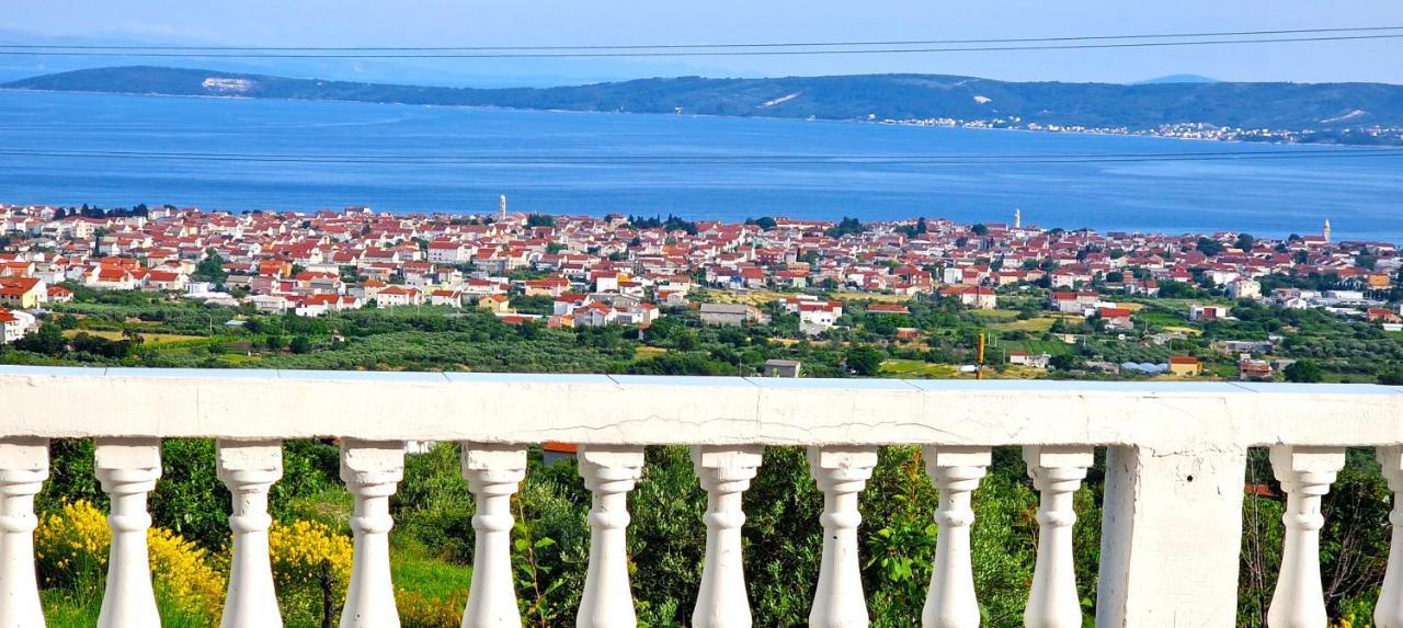 Sunny Holiday House With Pool Kastela Exterior photo