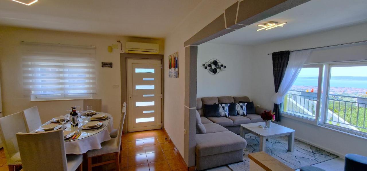 Sunny Holiday House With Pool Kastela Exterior photo